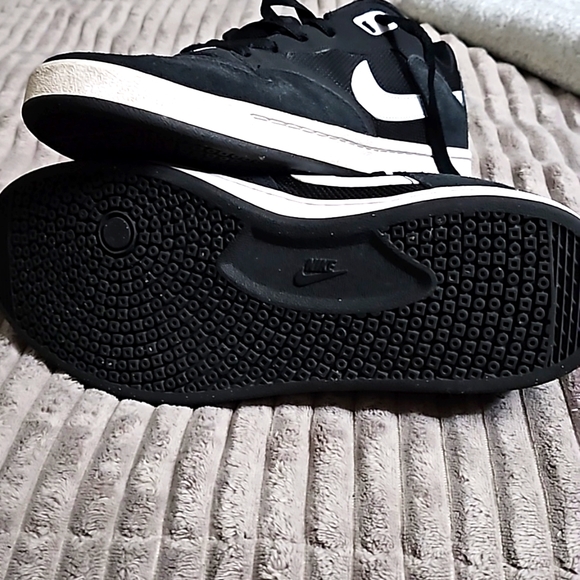 Mens Nike SB's, Size 11 Black & White - Picture 4 of 5